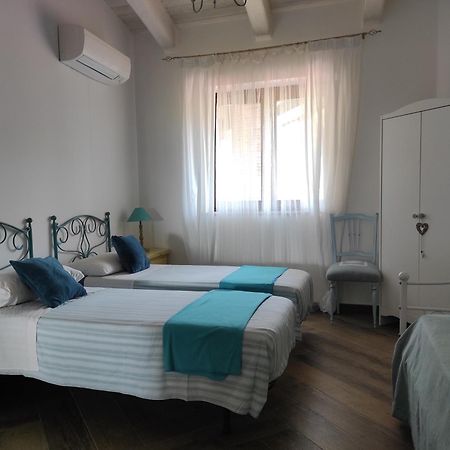 מרקטו סן סברינו Caledonia B&B מראה חיצוני תמונה