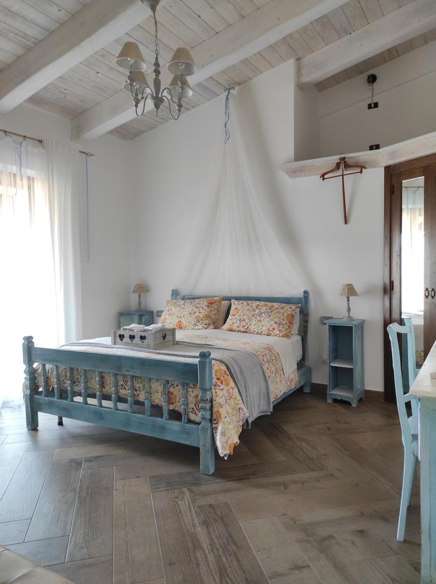 מרקטו סן סברינו Caledonia B&B מראה חיצוני תמונה