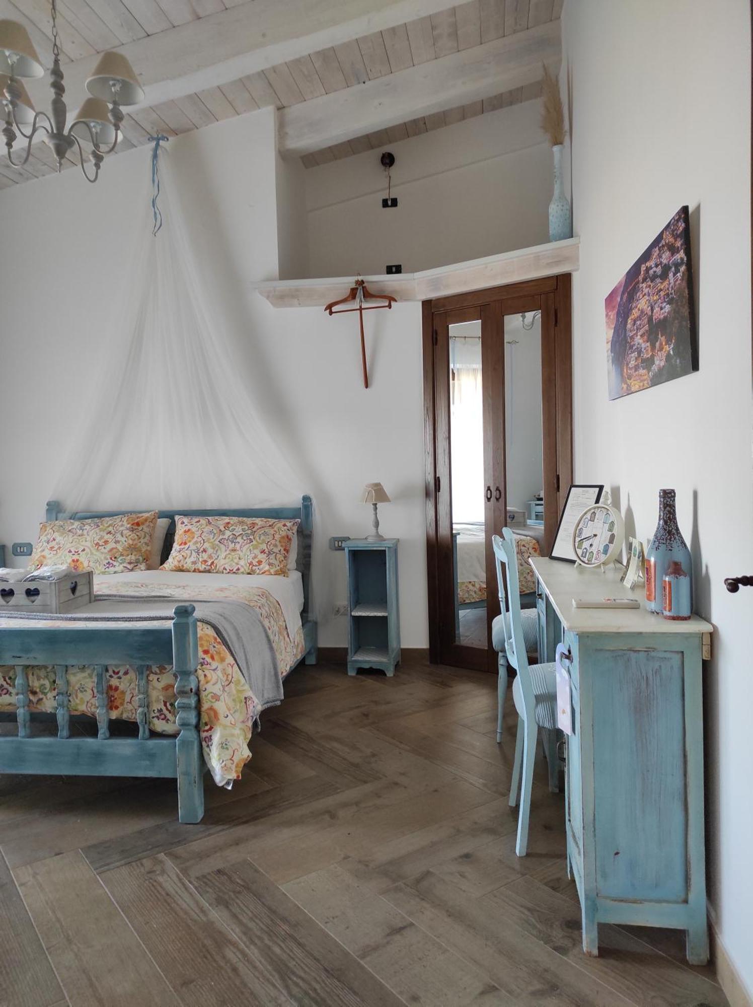 מרקטו סן סברינו Caledonia B&B מראה חיצוני תמונה