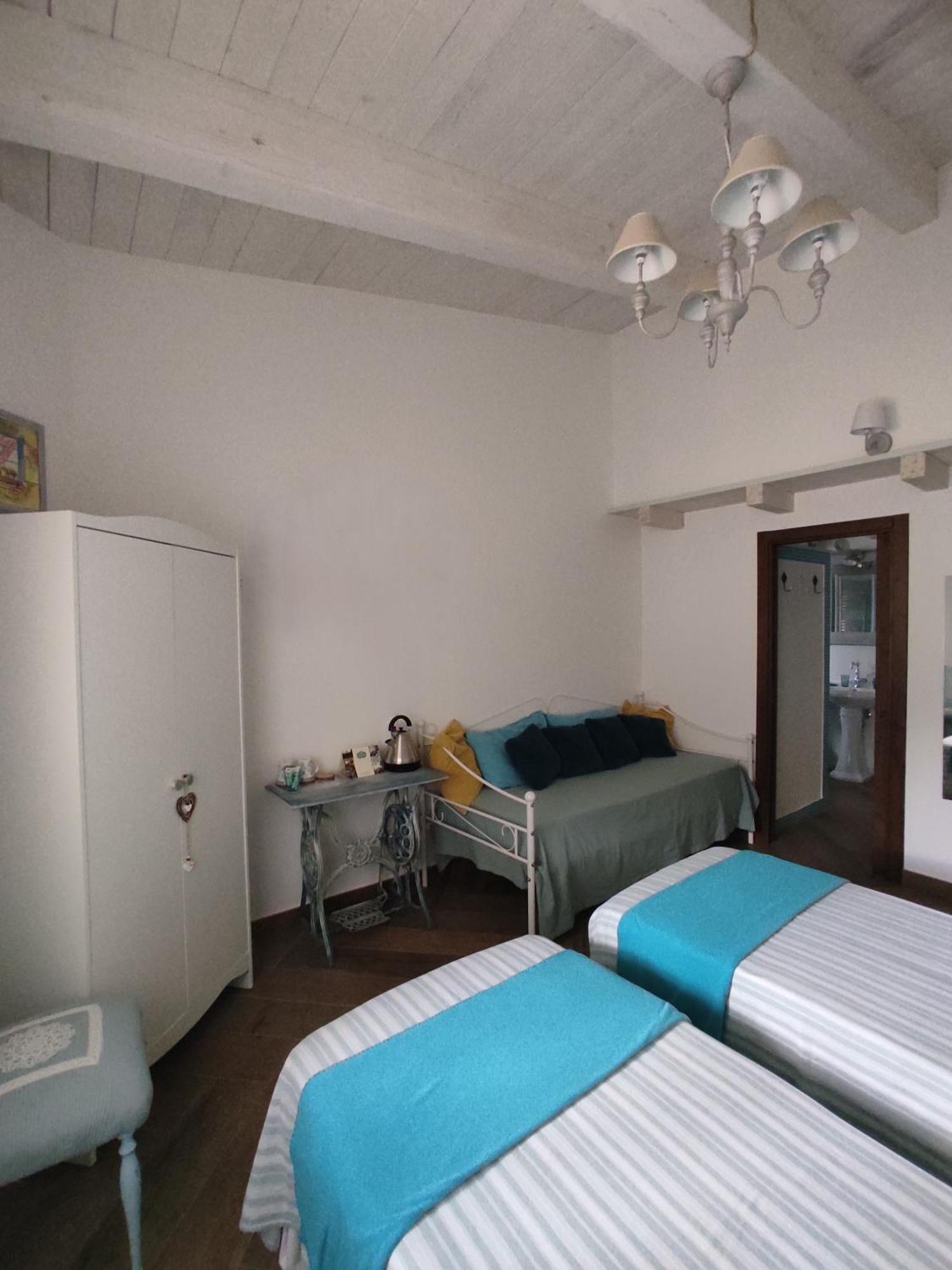 מרקטו סן סברינו Caledonia B&B מראה חיצוני תמונה