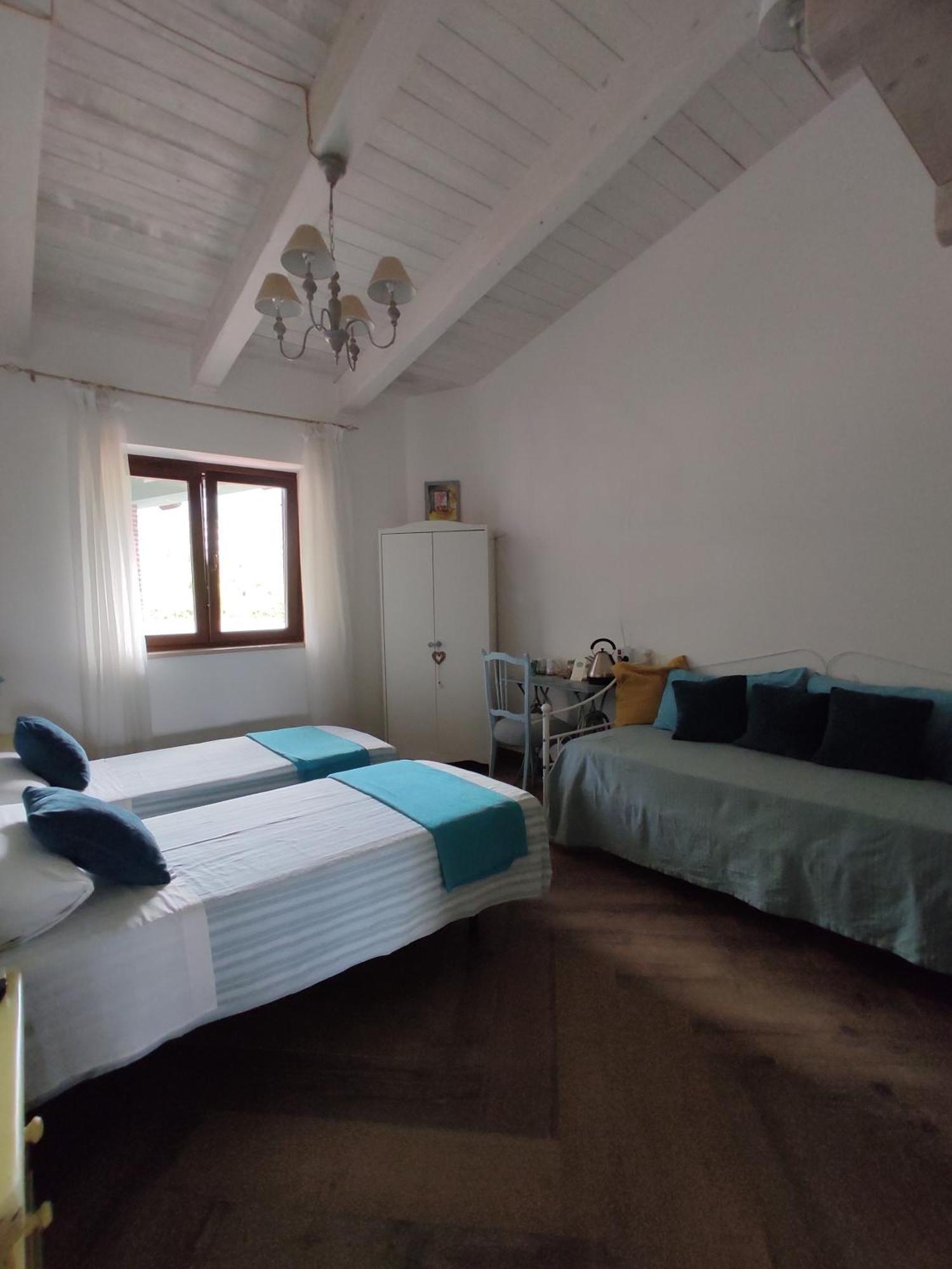 מרקטו סן סברינו Caledonia B&B מראה חיצוני תמונה